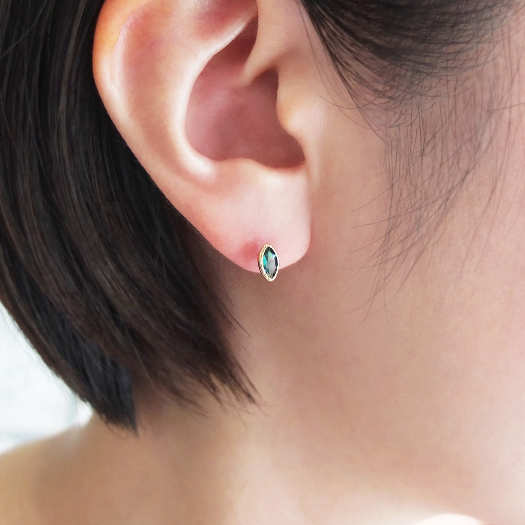 [Second Earrings] 18K Yellow Gold Green Quartz Marquise Cut Earrings - Model Image