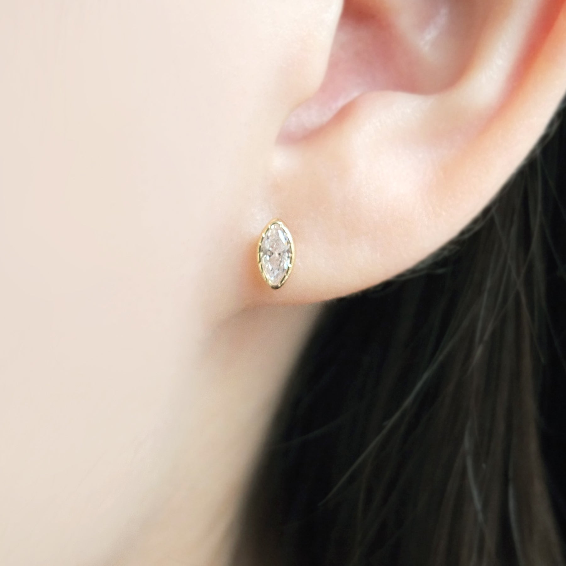 [Second Earrings] 18K Yellow Gold Marquise Cut Earrings - Model Image