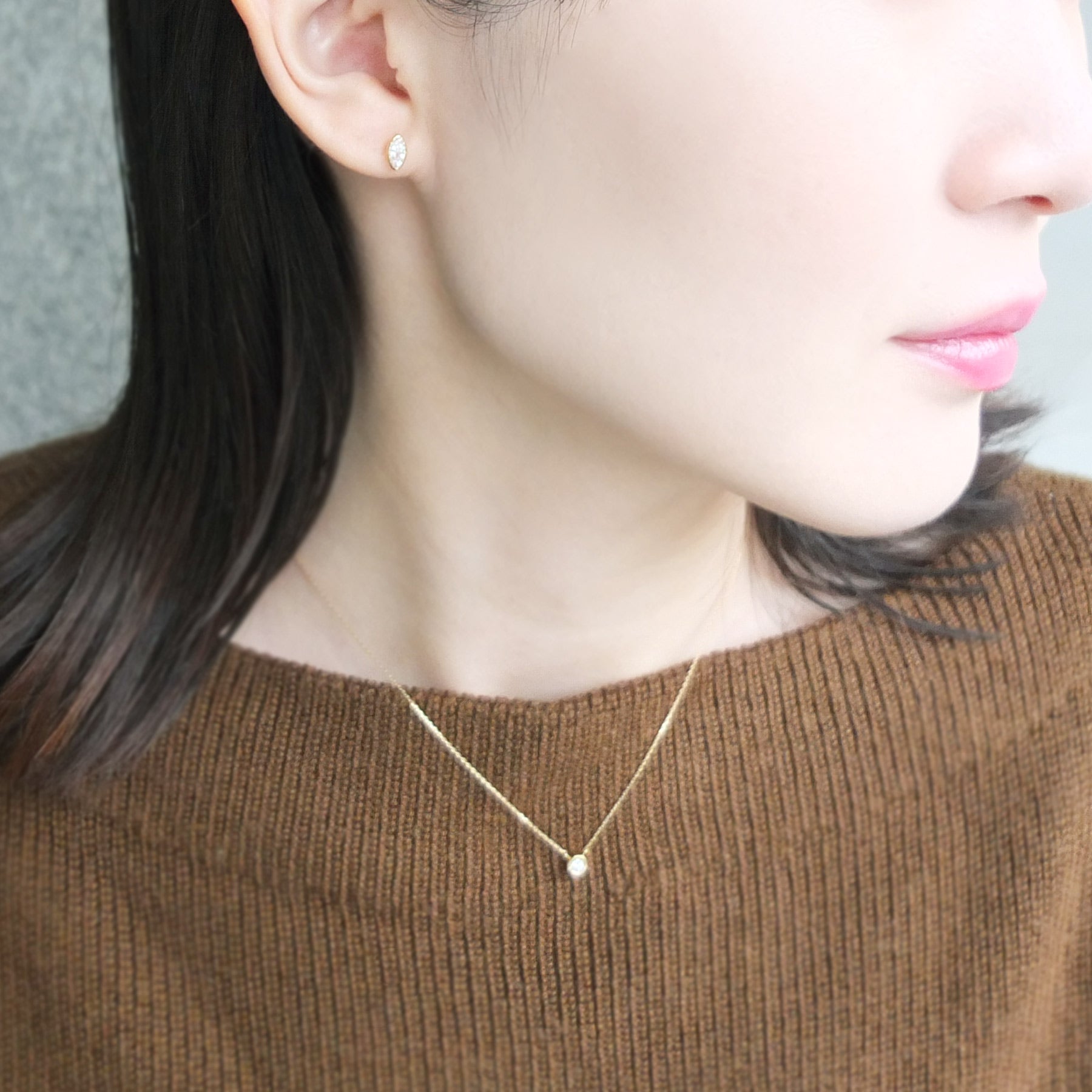 [Second Earrings] 18K Yellow Gold Marquise Cut Earrings - Model Image