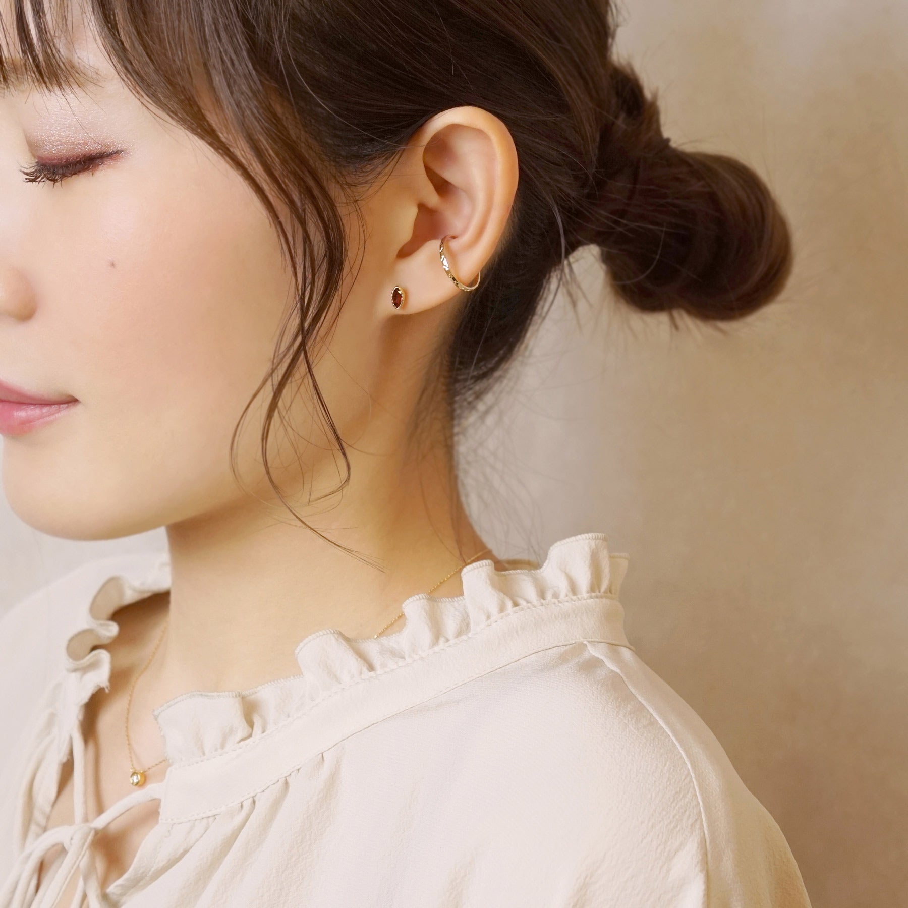 [Second Earrings] 18K Yellow Gold Garnet Marquise Cut Earrings - Model Image