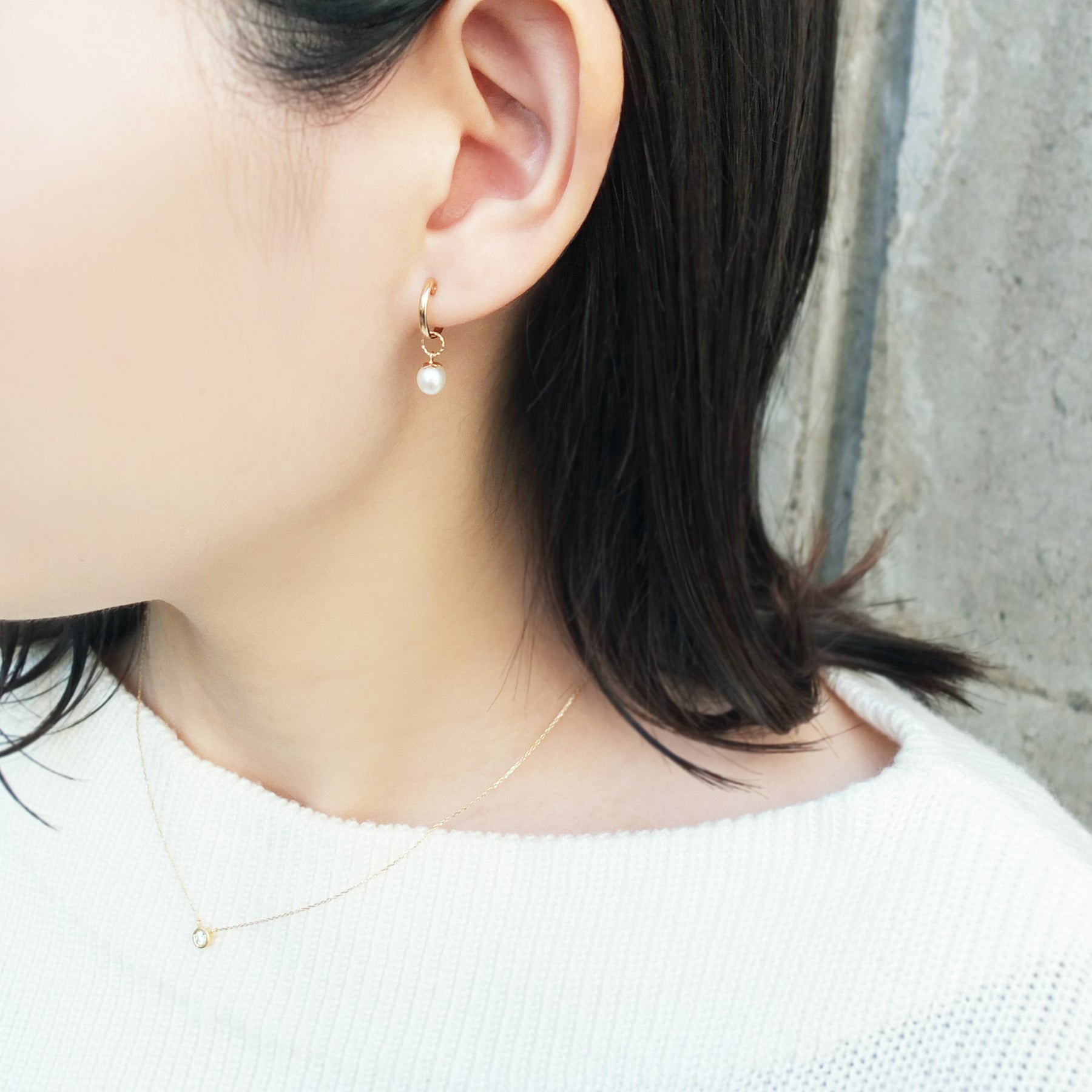 [Palette] 10K Yellow Gold Freshwater Pearl Small Charms - Model Image
