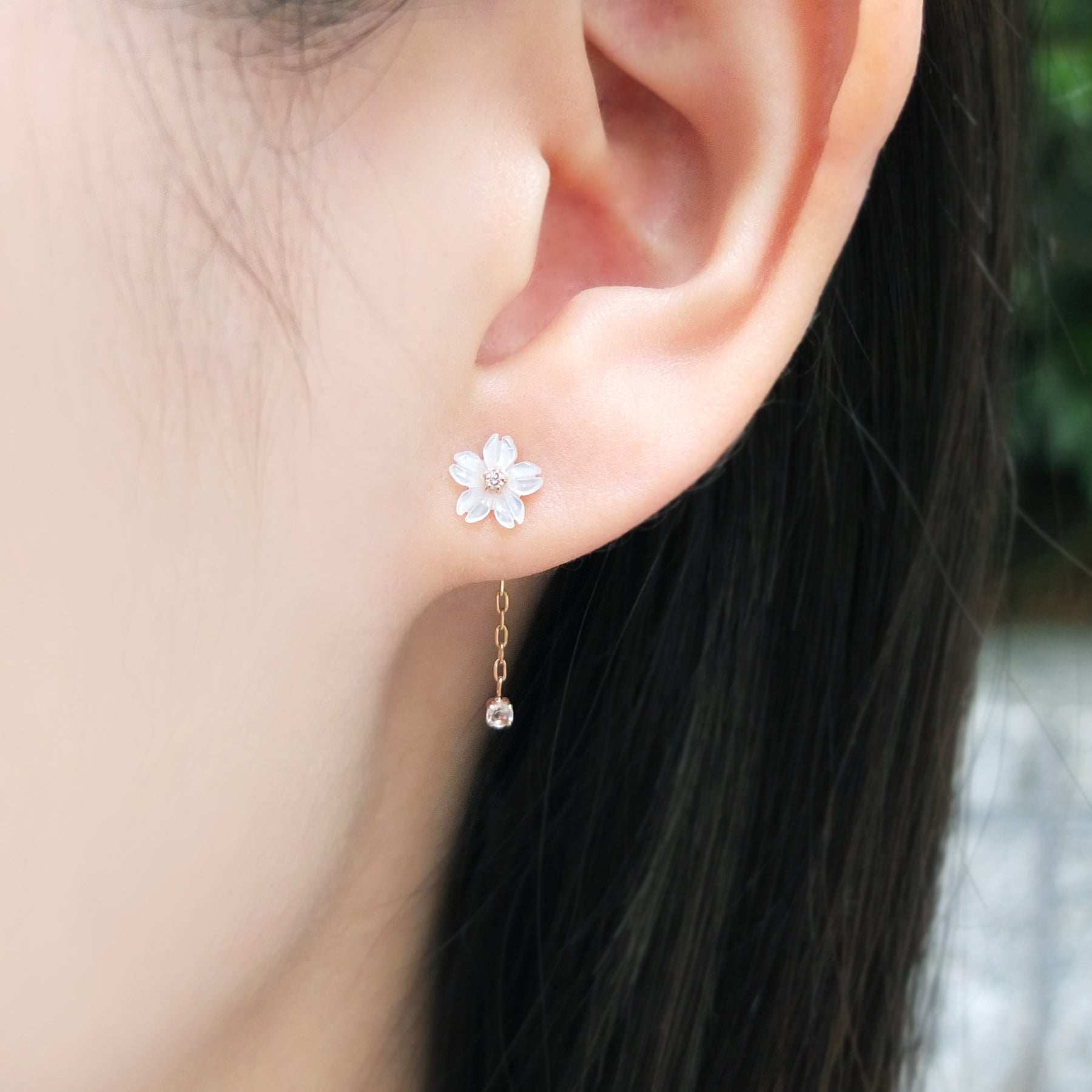 [Birth Flower Jewelry] April Cherry Blossoms Earrings (Rose Gold) - Model Image