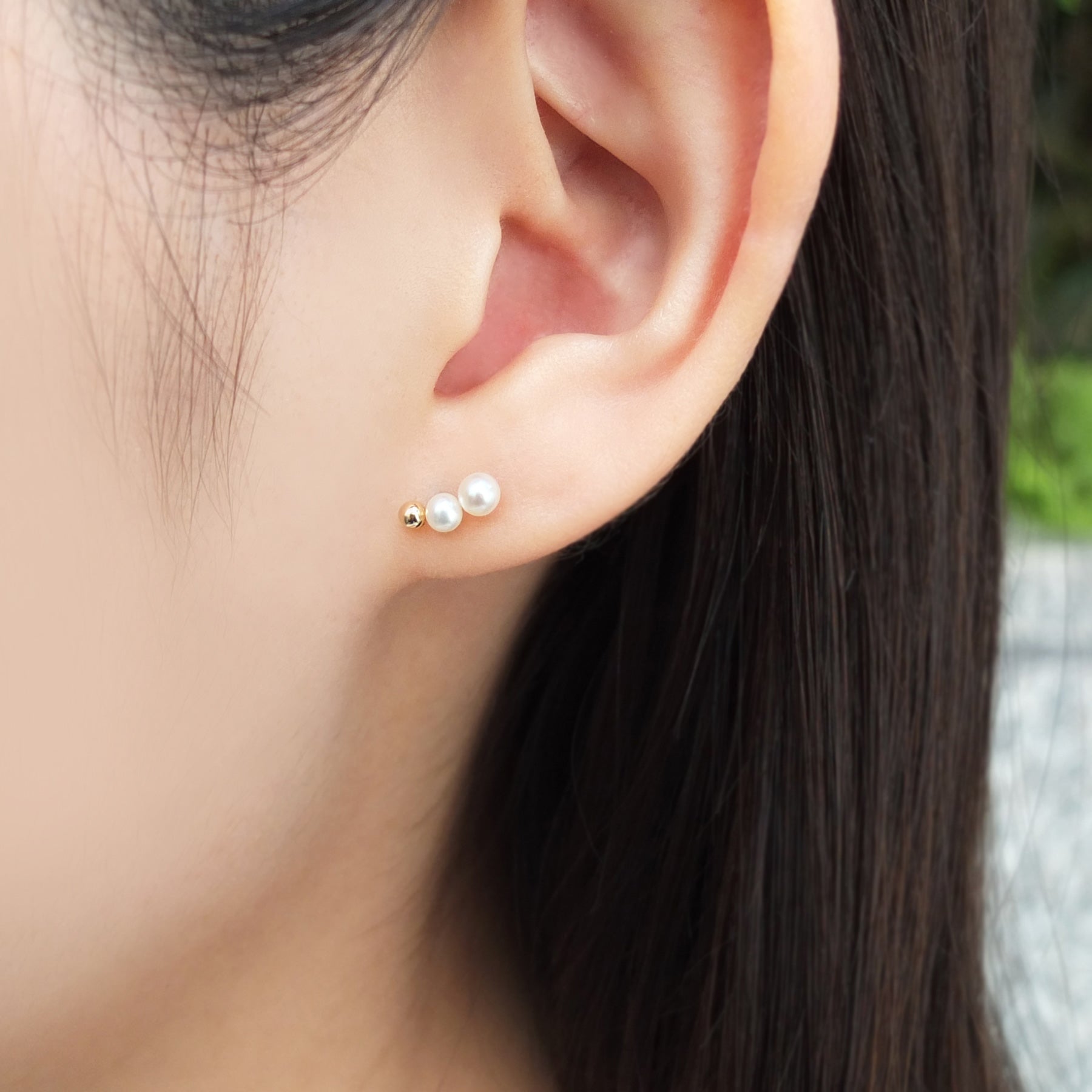 18K/10K Yellow Gold Freshwater Pearl Crescendo Earrings - Model Image