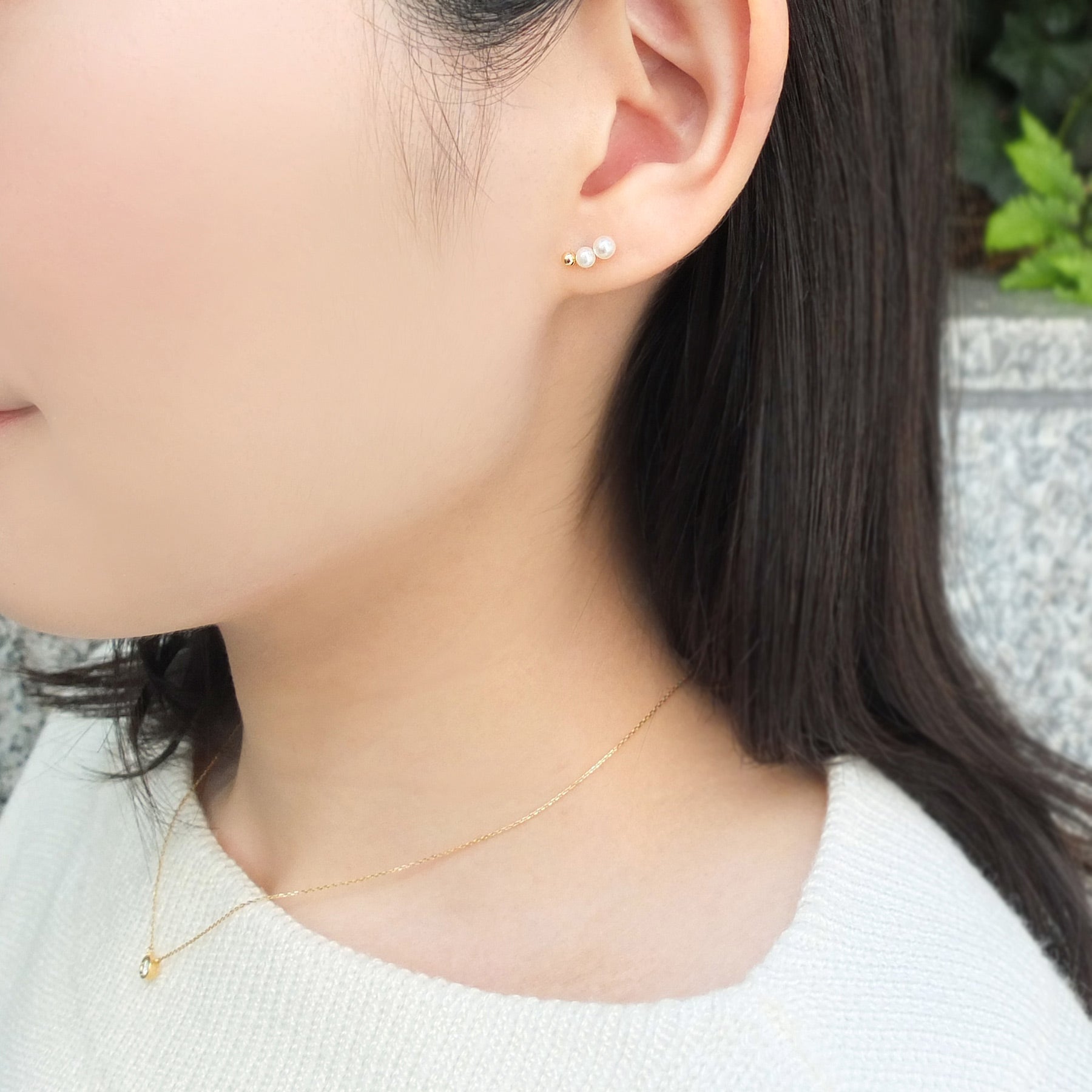 18K/10K Yellow Gold Freshwater Pearl Crescendo Earrings - Model Image