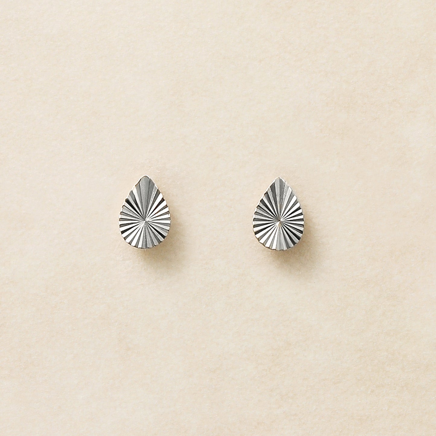 [Second Earrings] Platinum Drop Earrings With Radiating Lines - Product Image
