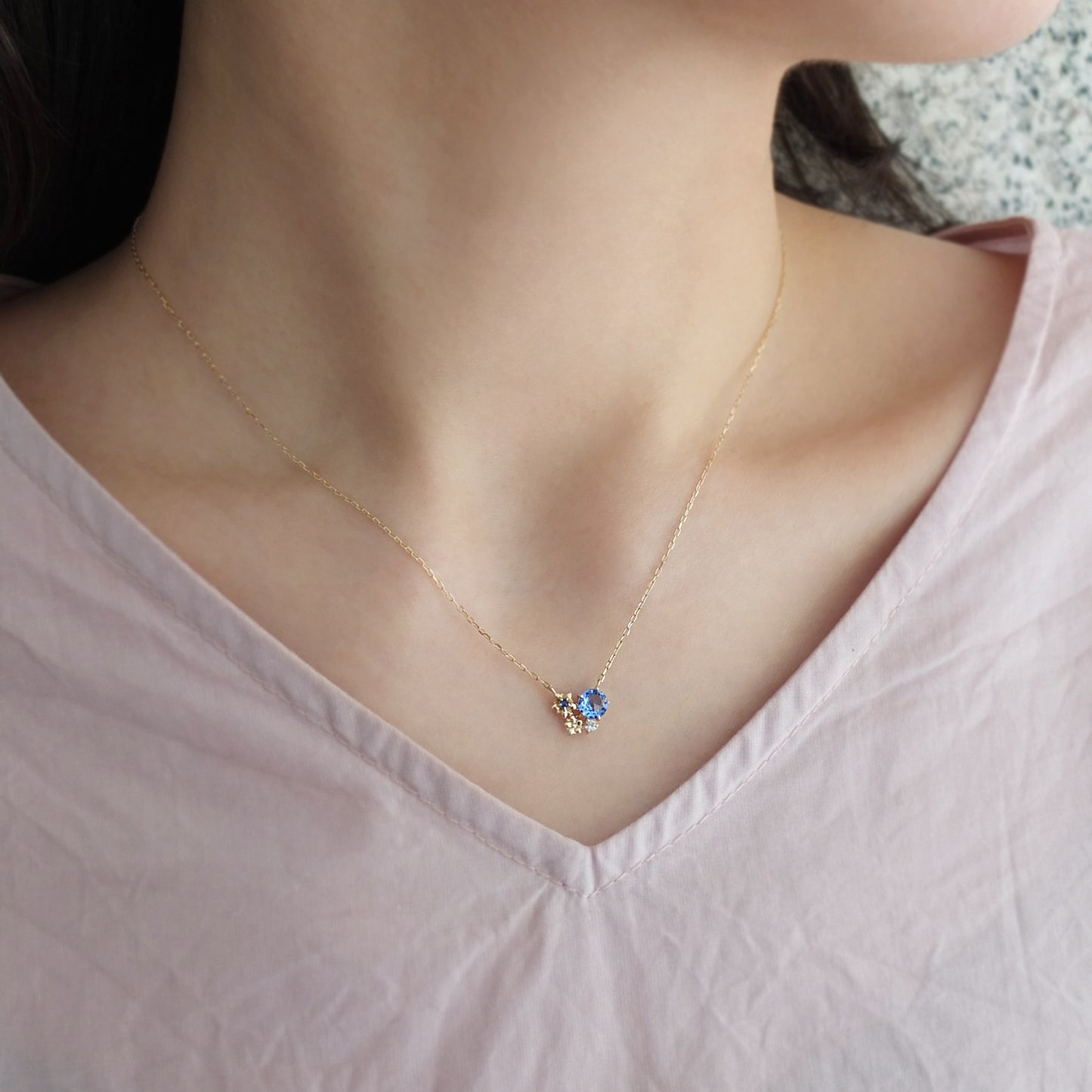 [Birth Flower Jewelry] September Gentian Necklace (Yellow Gold) - Model Image