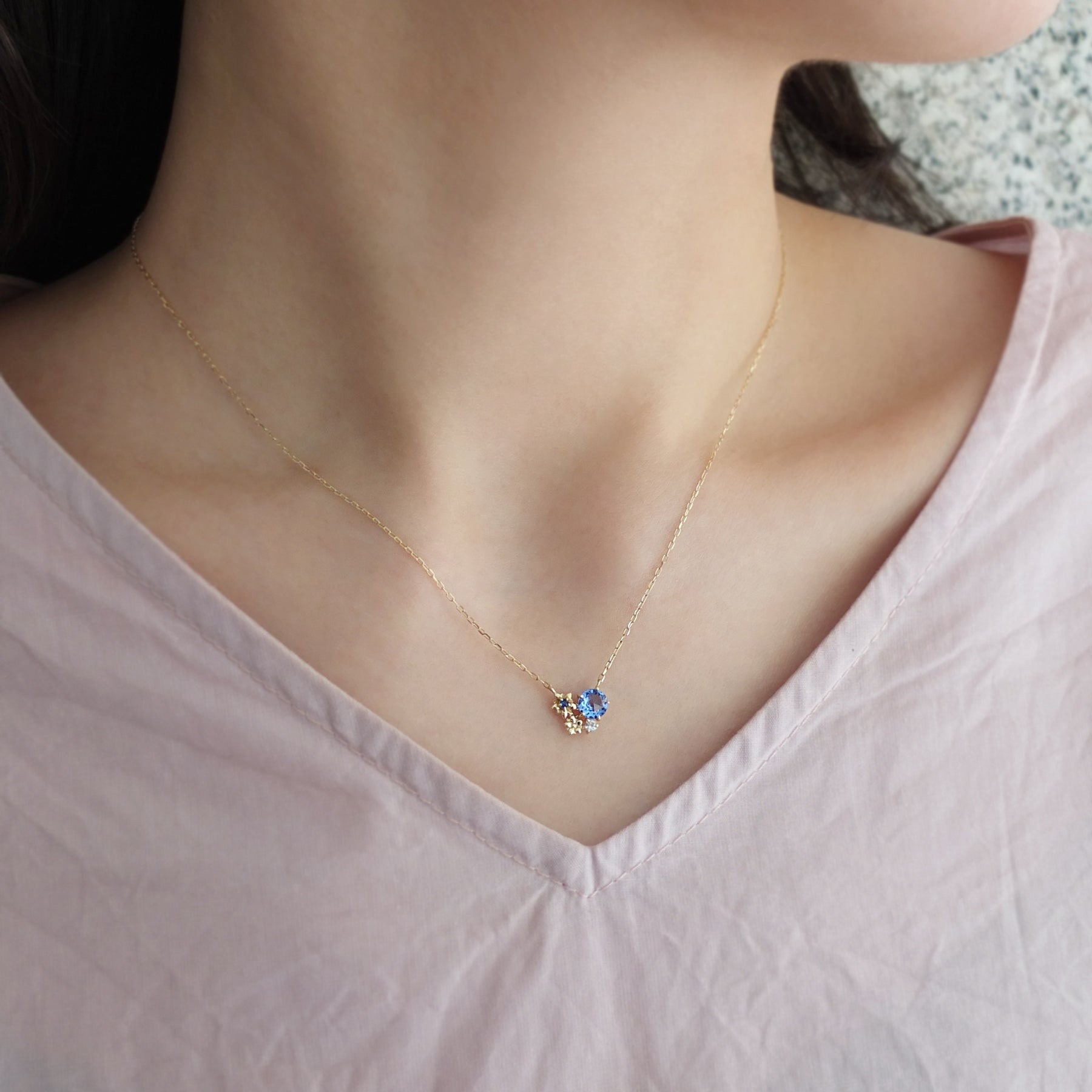 [Birth Flower Jewelry] September Gentian Necklace (Yellow Gold) - Model Image