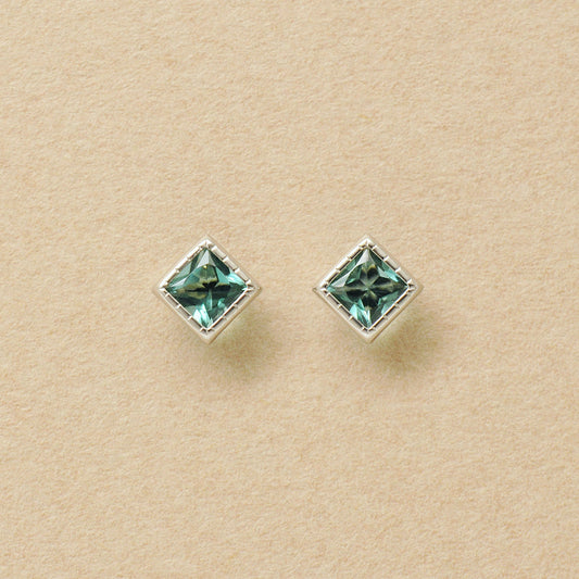 [Second Earrings] Platinum Green Quartz Square Earrings - Product Image