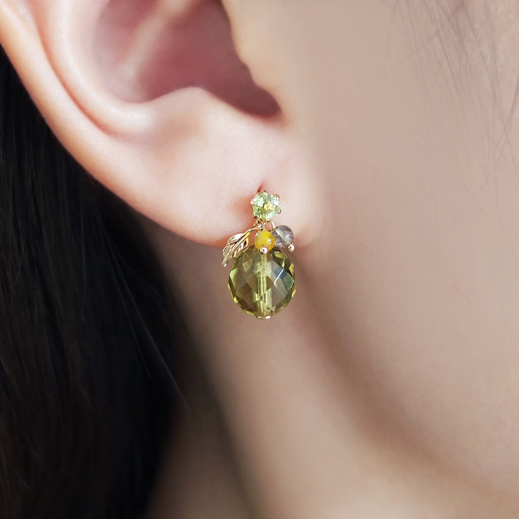 [Palette] 10K Yellow Gold Green Amber Charms - Model Image