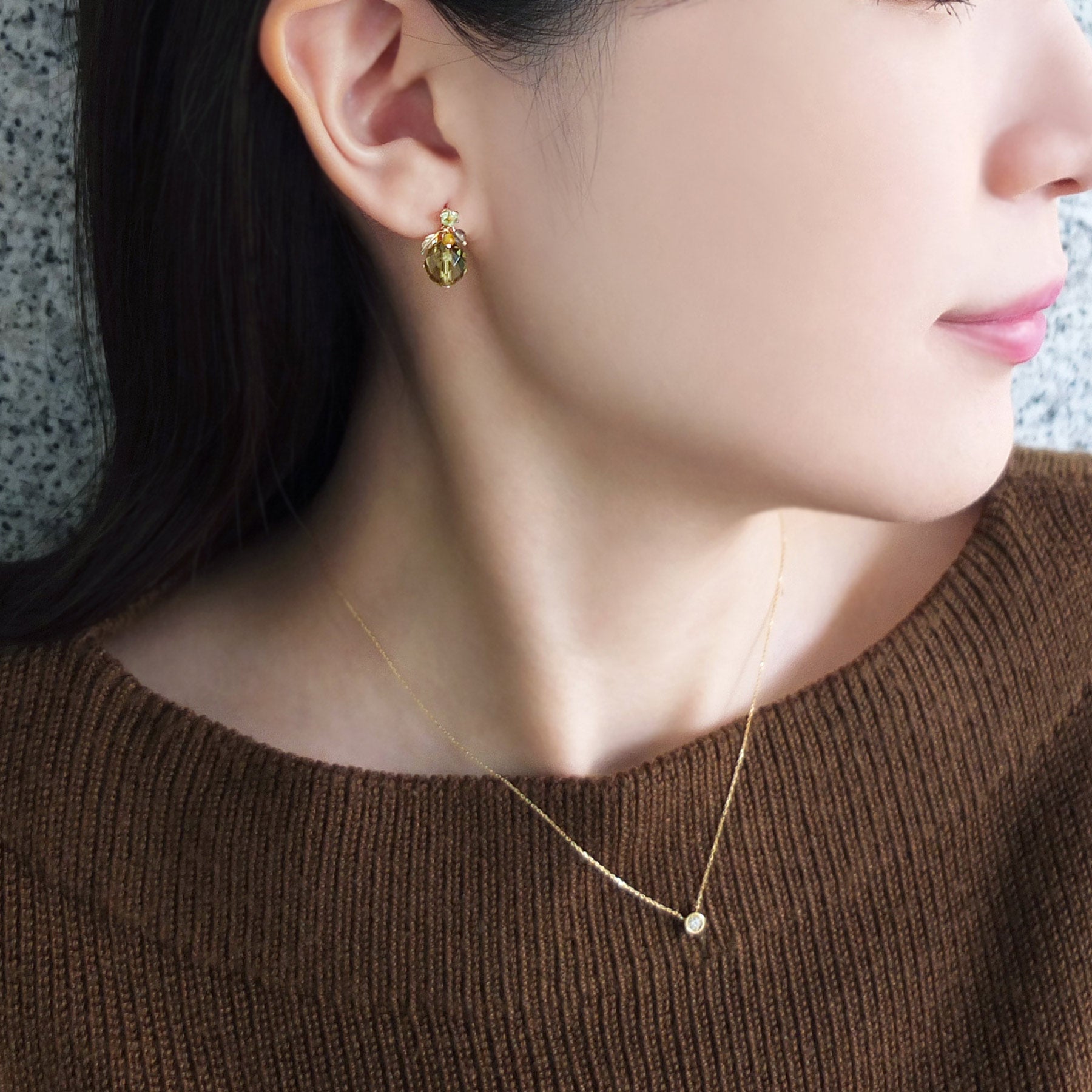 [Palette] 10K Yellow Gold Green Amber Charms - Model Image