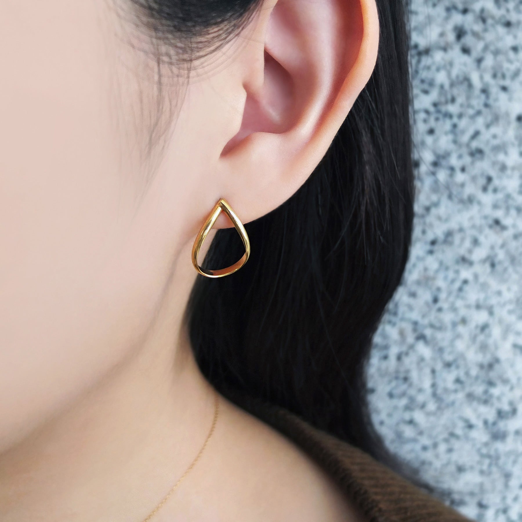 925 Sterling Silver Earrings "Drop" (Yellow Gold Plated) - Model Image