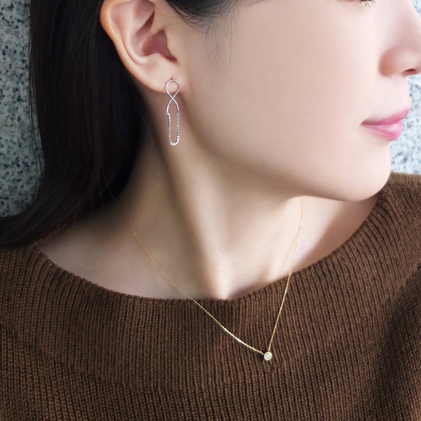 Sterling Silver Earrings "Infinity Venetian Chain" - Model Image