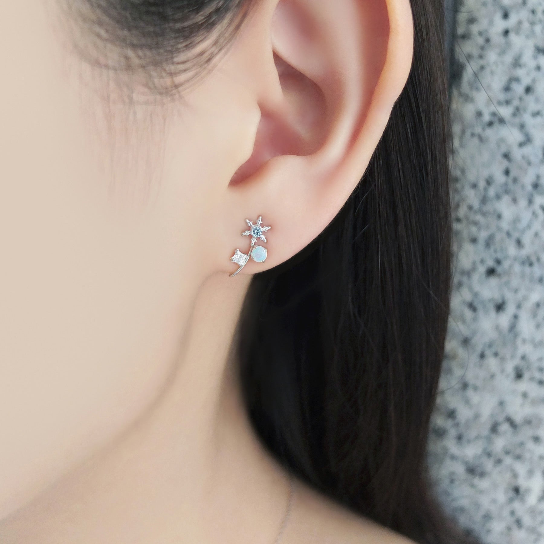 [Airy Clip-On Earrings] Tanzanite Snow Crystal 2Way Earrings (10K White Gold) - Model Image