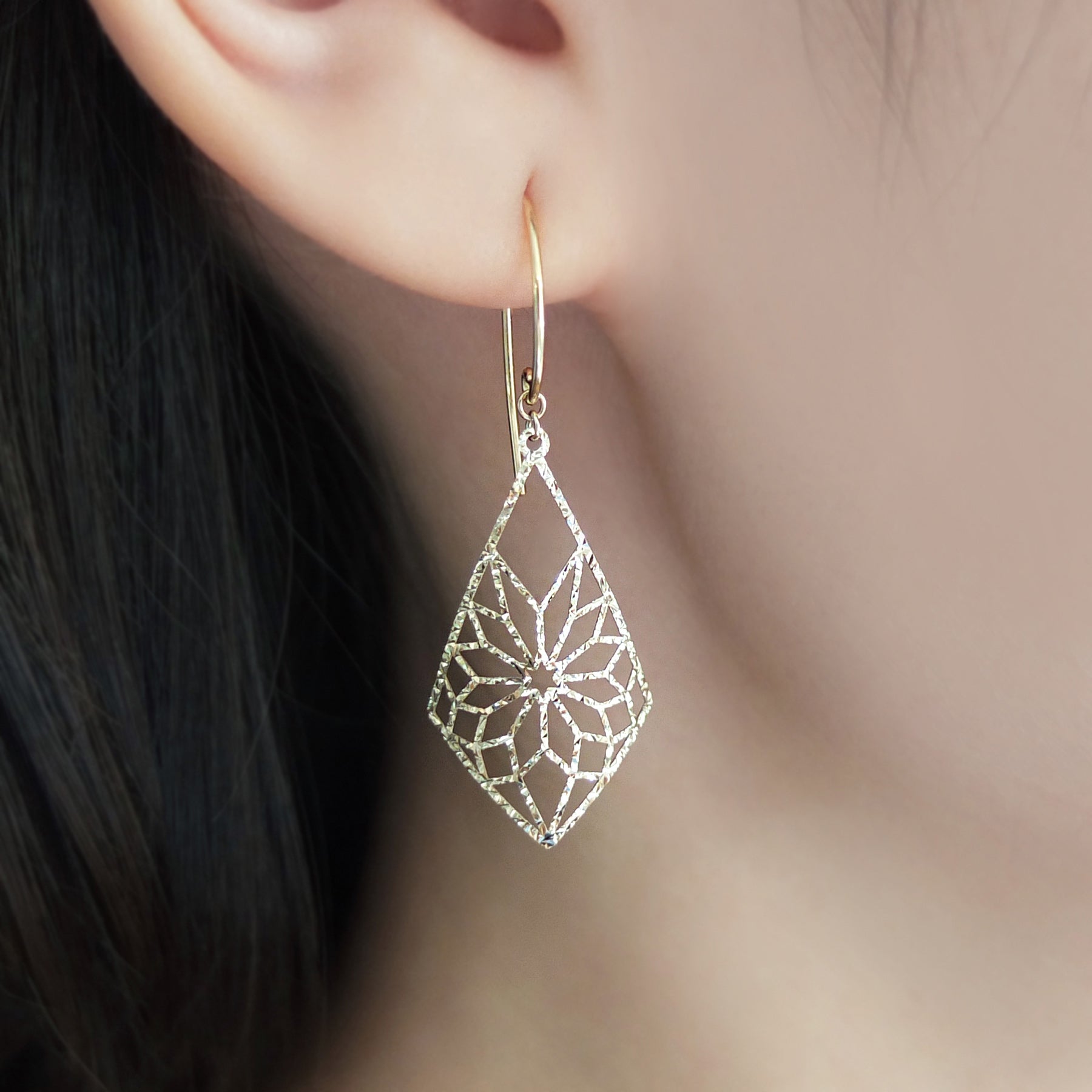 18K/10K Yellow Gold Openwork Rhombus Earrings - Model Image