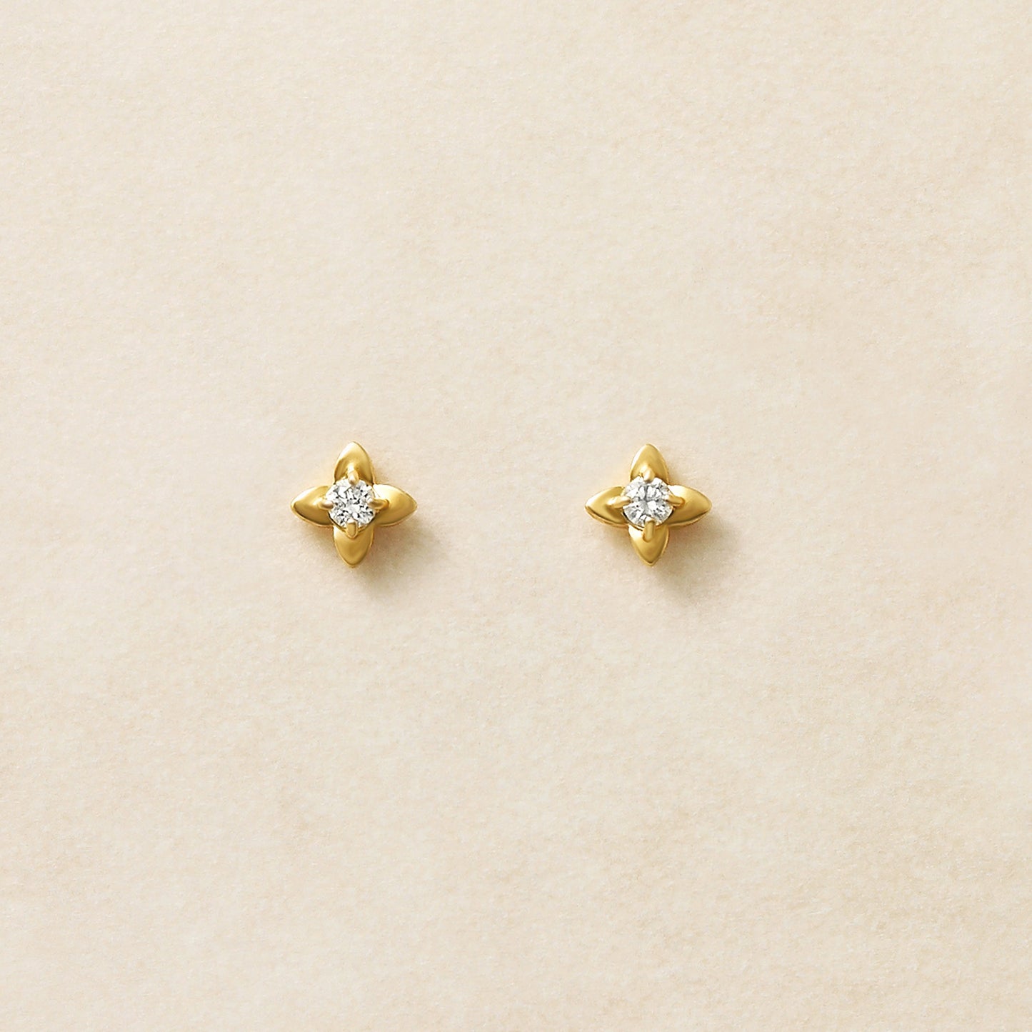 [Second Earrings] 18K Yellow Gold Mini Flower Earrings 0.04Ct - Product Image