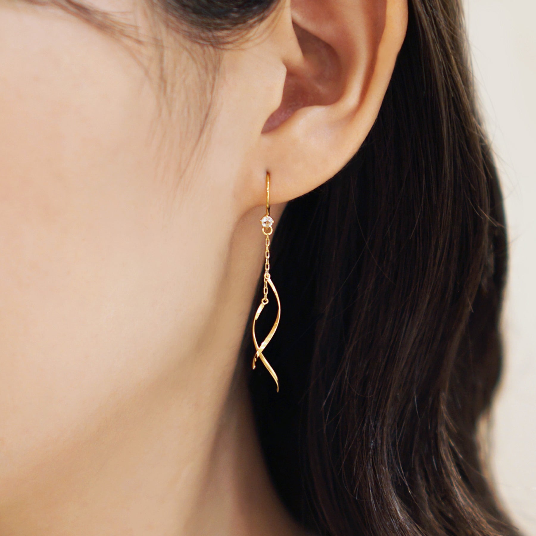 [Palette] 10K Yellow Gold Twisted Charms - Model Image