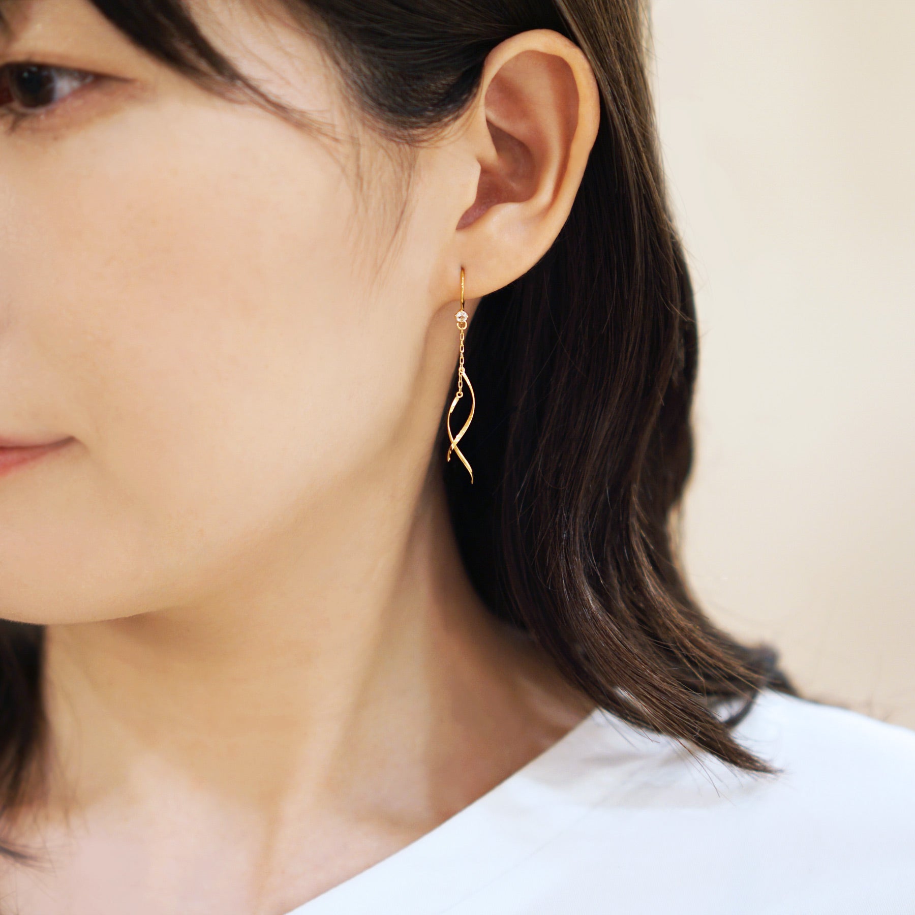 [Palette] 10K Yellow Gold Twisted Charms - Model Image