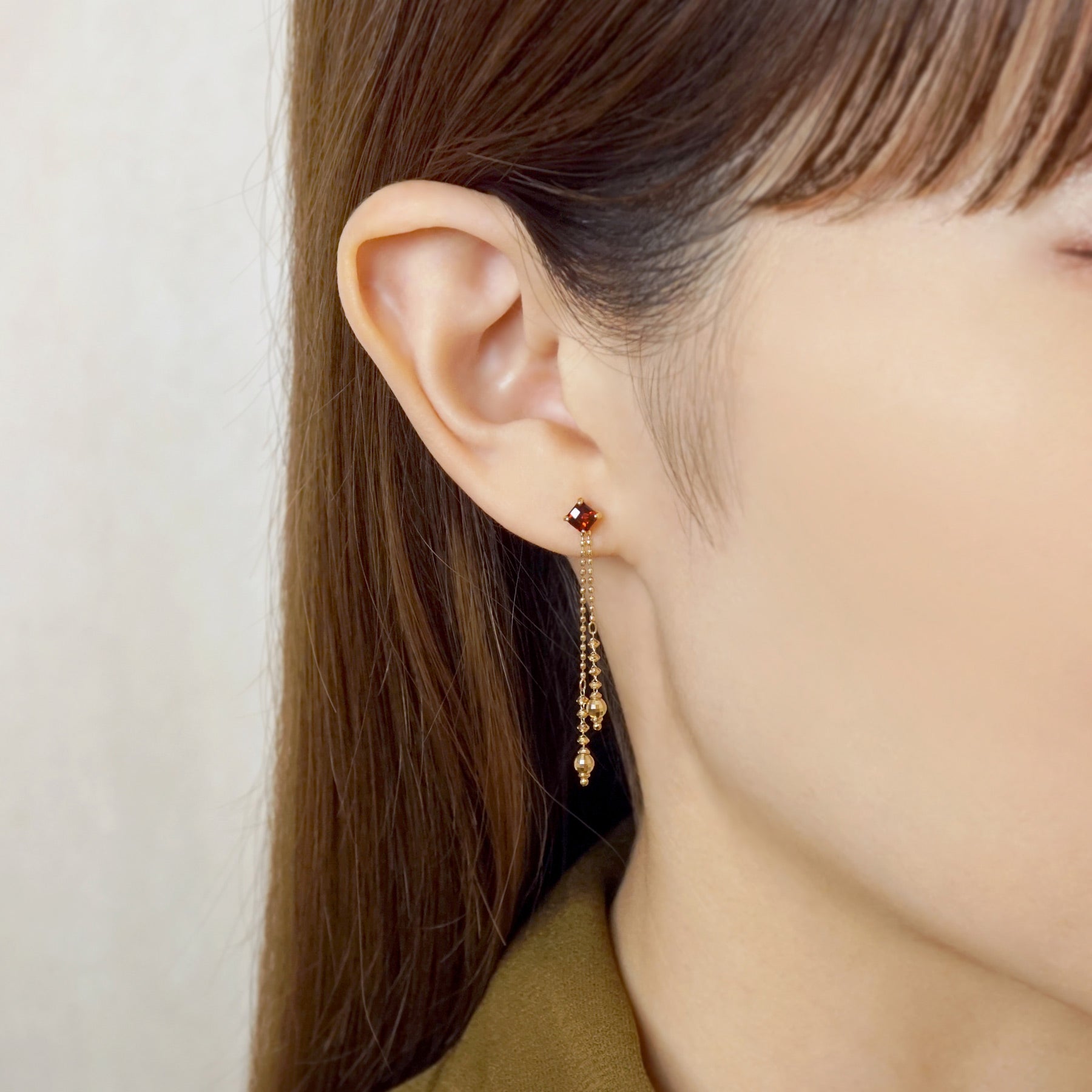 [Second Earrings] 18K Yellow Gold Garnet Earrings - Model Image